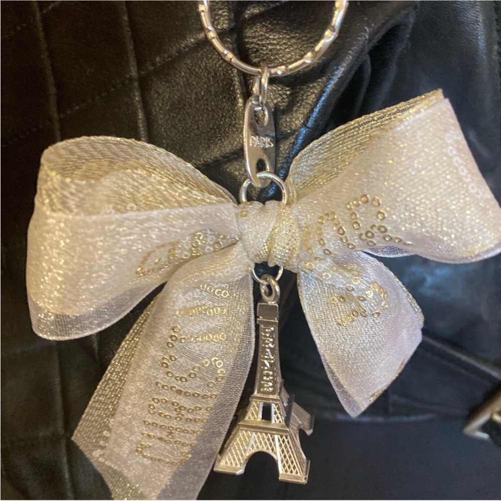 Christian Dior Gift Wrapping Ribbon on Keychain - Picture 5 of 6